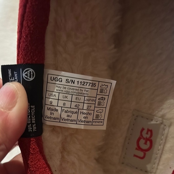 Gently Loved UGG Red Quilted Slippers - Picture 5 of 9
